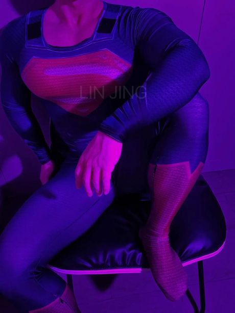超人为什么要穿紧身衣服？