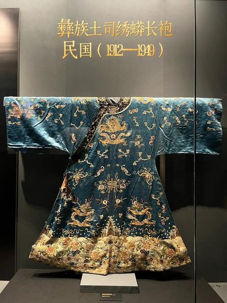蟒袍多少钱一件？了解传统服饰的价格和制作工艺