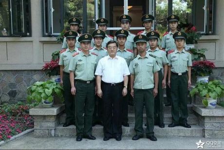 军长外出一般有多少警卫