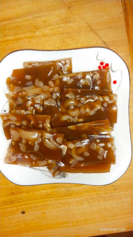 肉皮冻的美味秘诀：简单快捷的制作方法