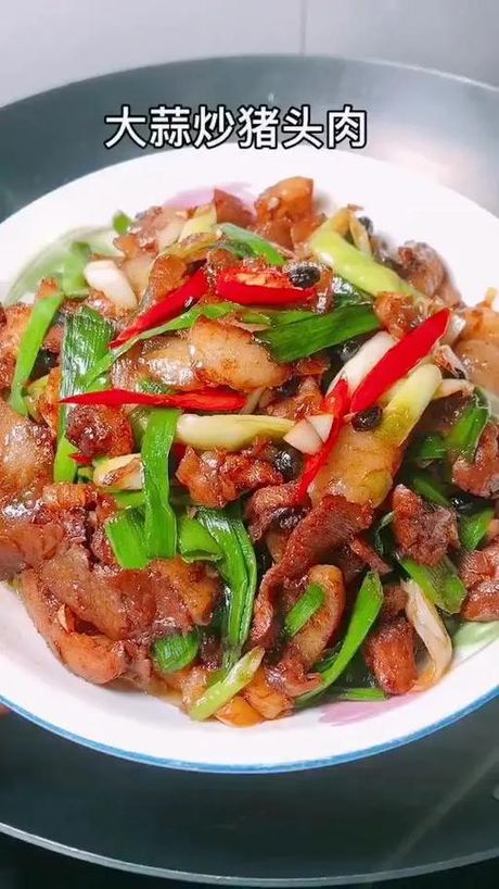 猪头肉的烹饪艺术：如何制作美味不腻的佳肴