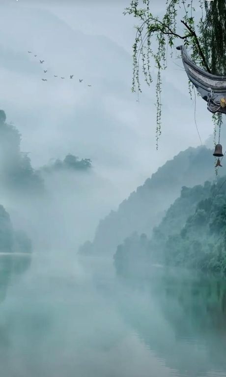 天青色等烟雨：诗意的色彩与情感的交织