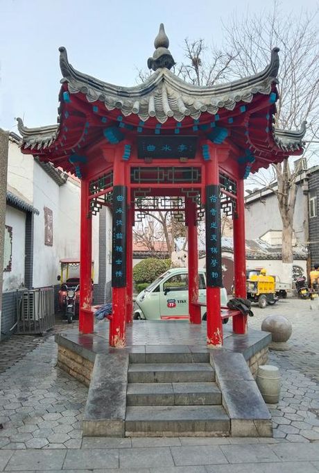 泉城：水与历史的交响曲