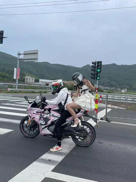 摩托车可以带人吗？