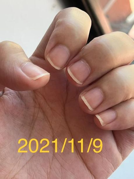 中指没有涂指甲油：一个有趣的身体语言信号