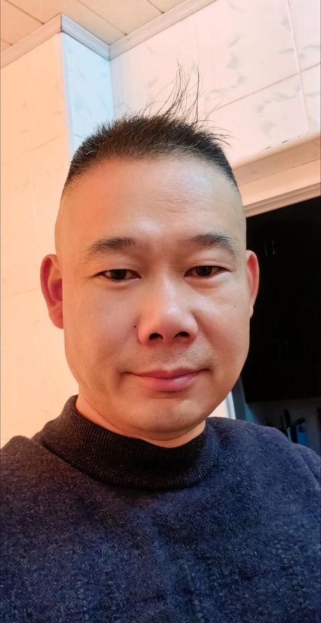 油腻大叔：一个流行词汇的解析