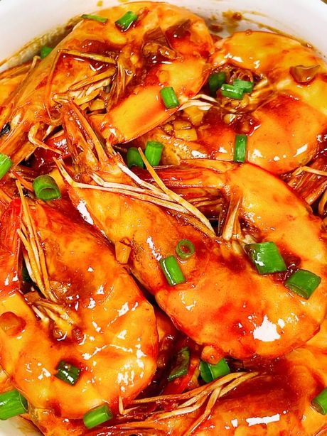 油闷大虾：海鲜美食的诱惑