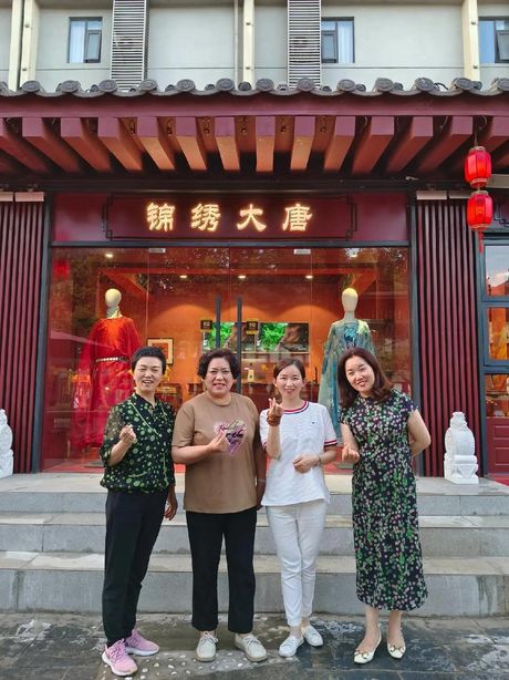 青衫：历史与文化的交织