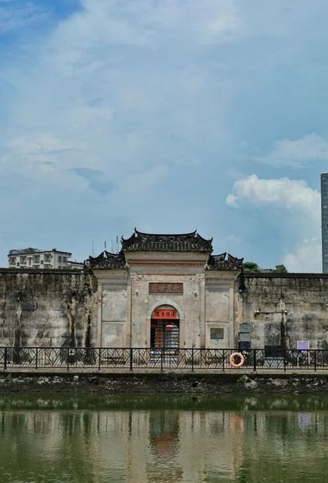 大万世居：深圳的客家文化瑰宝