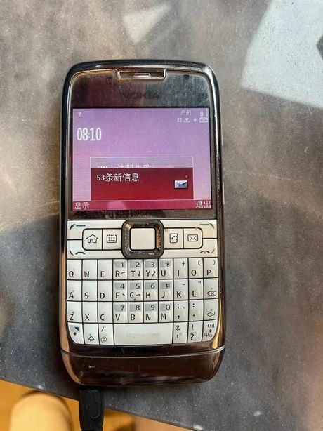 诺基亚1050：经典功能手机的现代评测