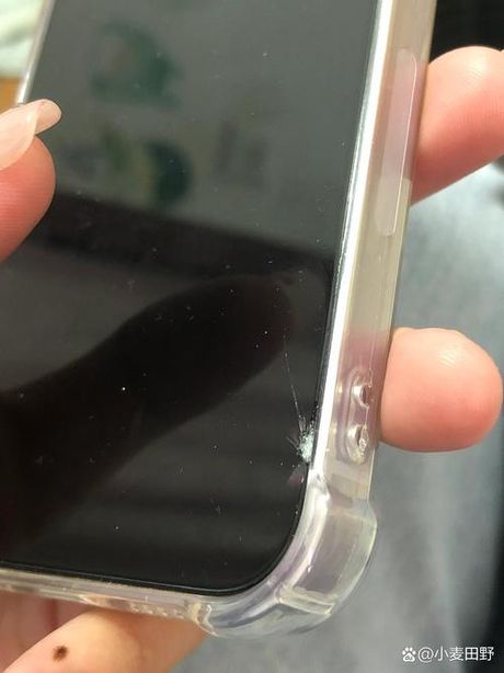 手机屏幕碎了可以贴钢化膜吗？