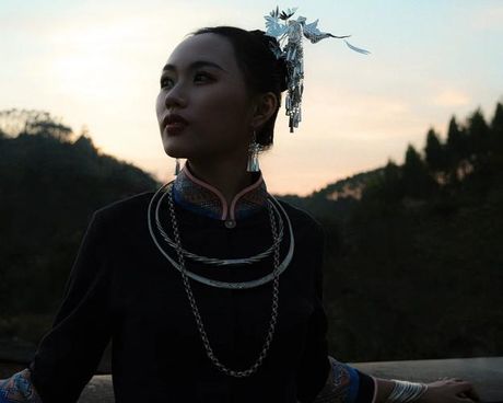 壮族姑娘出嫁为什么要穿黑色嫁衣?，壮族姑娘出嫁为什么要穿黑色嫁衣？