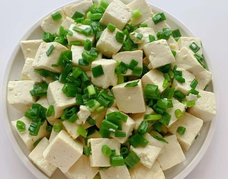 小葱拌豆腐：简单的美味，丰富的营养