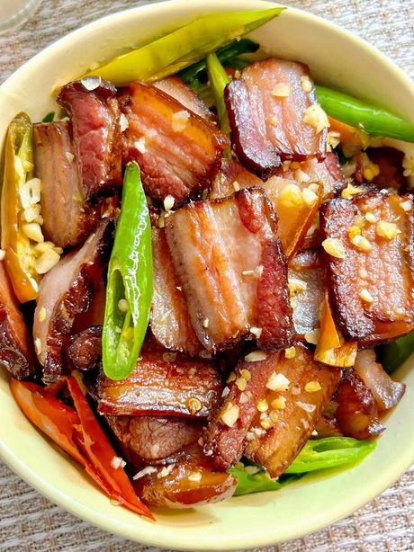 腊肉怎么炒：掌握烹饪技巧，享受独特风味