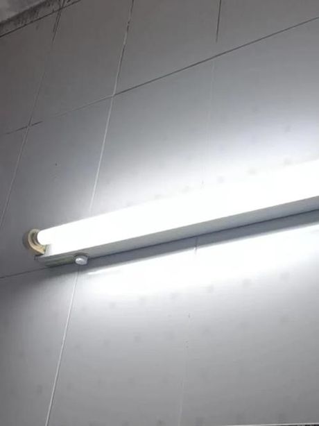 灯管一闪一闪的原因