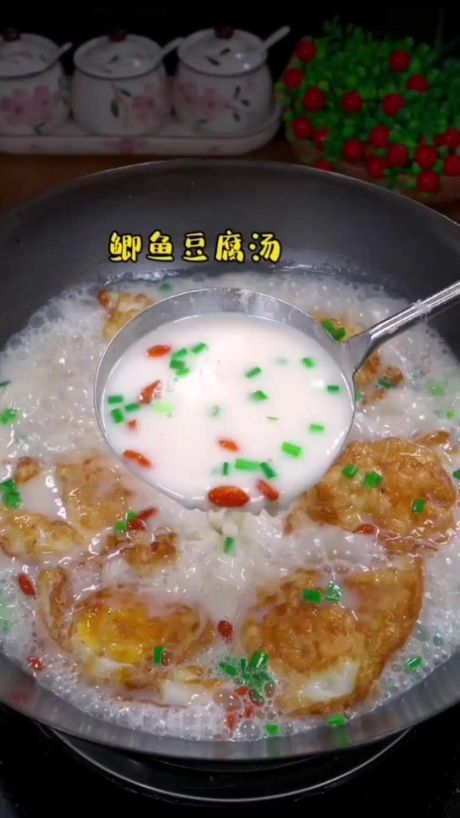 如何制作鲫鱼汤：简单又营养的家常菜