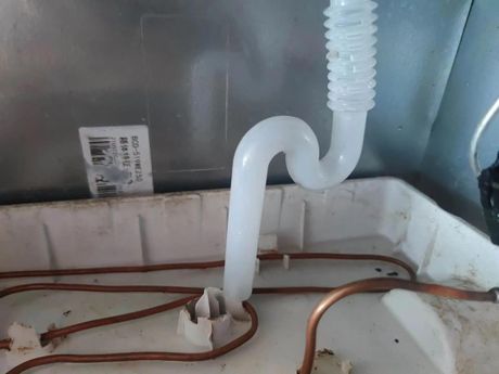 揭秘冰箱排水孔的位置与作用