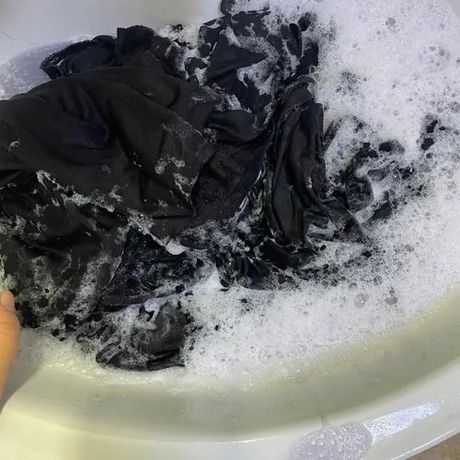 如何恢复黑色衣服掉色