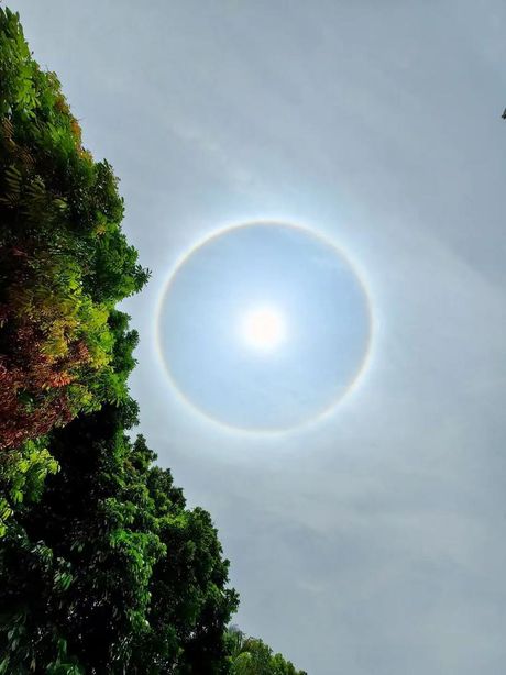 揭秘日晕：天空中的罕见奇观