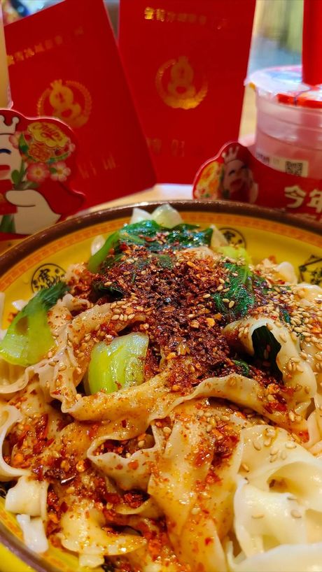 油泼面：传统美食的烹饪艺术