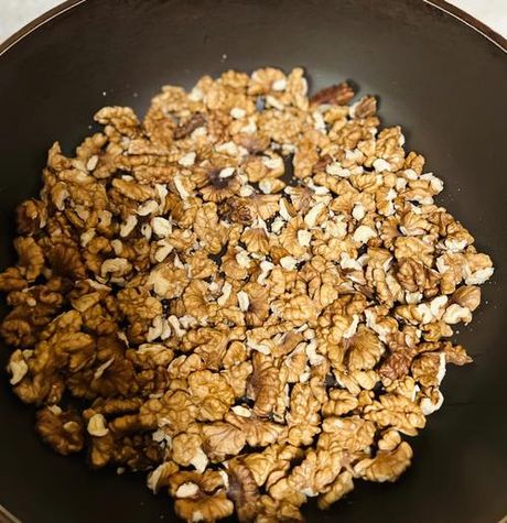 探索核桃仁的烹饪艺术：如何炒制核桃仁