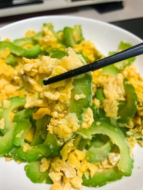 苦瓜炒鸡蛋：家常美食的全新诠释