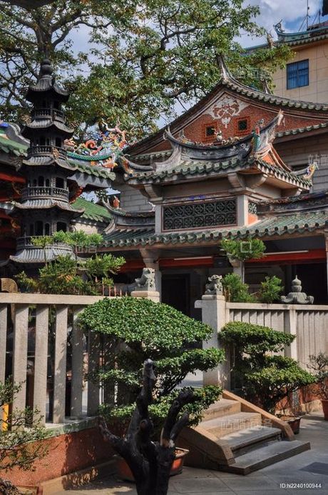 晋江龙山寺：历史与现代的交汇