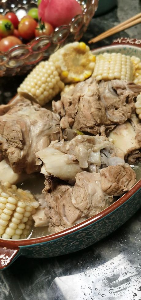 大骨头怎么炖好吃：掌握炖煮技巧，享受美味与健康